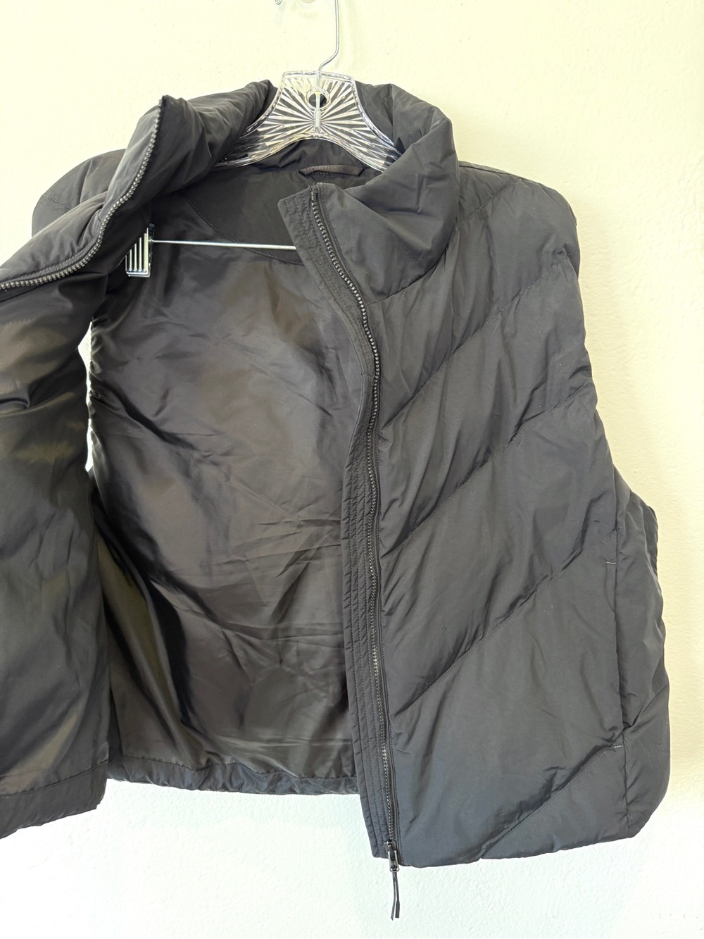 Uniqlo Pufftech Black Puffer Vest Women's Medium Cropped Quilted Zip - Picture 3 of 9